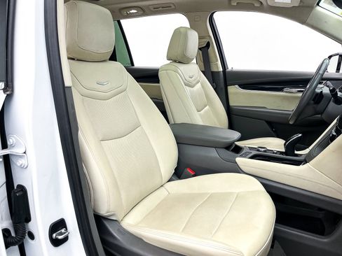 Used 2024 Cadillac XT6 Premium Luxury image 38