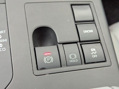 Used 2024 Toyota Highlander XLE image 31