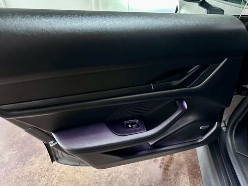 Used 2021 Porsche Taycan image 21