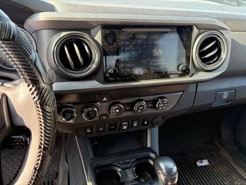 Used 2019 Toyota Tacoma TRD Off-Road image 14