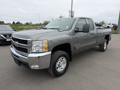Used 2009 Chevrolet Silverado 3500 W/T AWD/4WD image 4