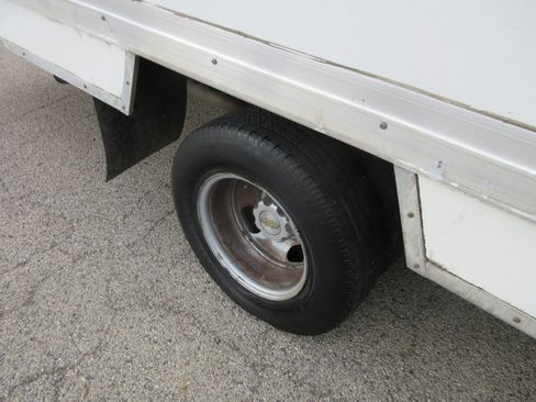 Used 2018 Chevrolet Express 3500 w/ Driver Convenience Package image 17