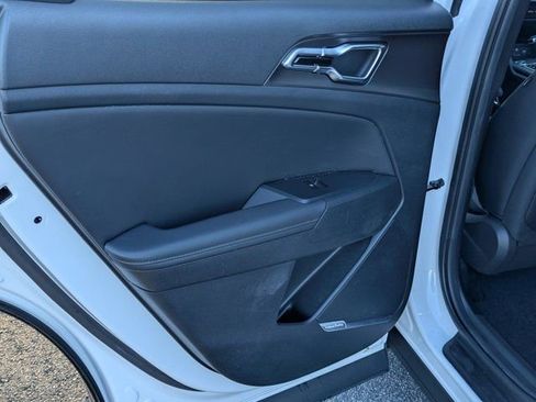 Used 2026 Kia Sportage SX image 18