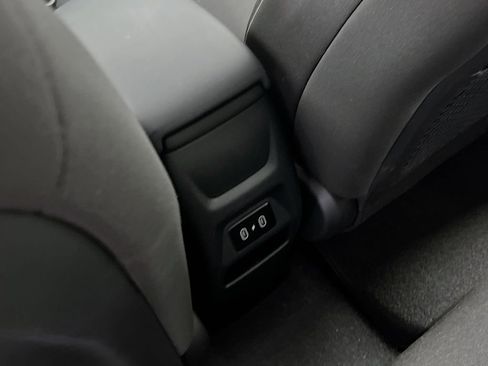 Used 2025 Hyundai Venue SEL FWD image 23