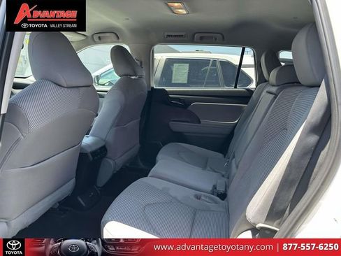 Used 2023 Toyota Highlander LE AWD/4WD image 14