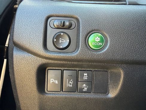 Used 2016 Honda Pilot Touring image 12