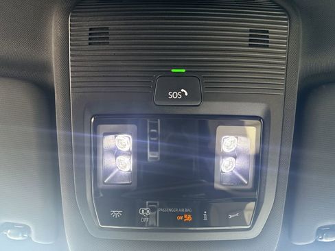 Used 2024 Volkswagen Atlas Cross Sport SE AWD/4WD image 35
