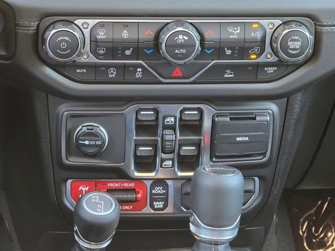 New 2026 Jeep Gladiator Mojave AWD/4WD image 29