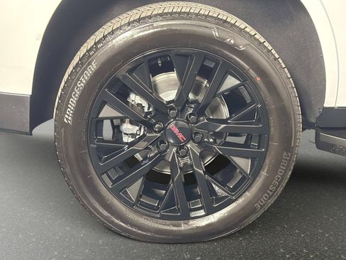 Used 2026 GMC Yukon Denali AWD/4WD image 19