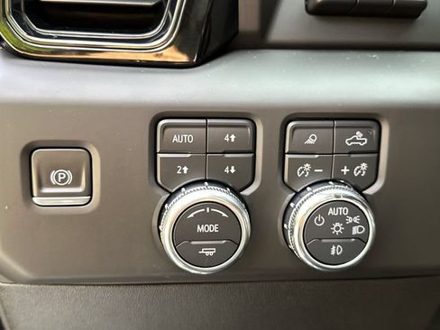 Certified 2023 GMC Sierra 1500 AT4 w/ Technology Package AWD/4WD image 28