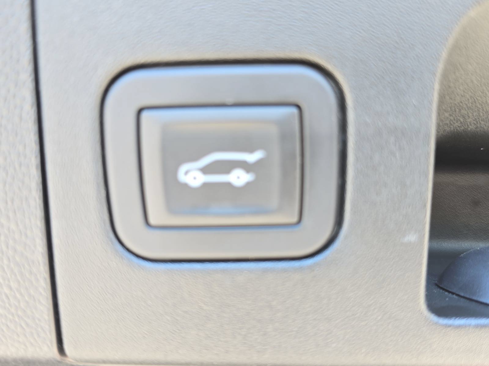 Used 2025 Cadillac XT4 Premium Luxury FWD image 13