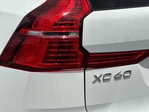 Certified 2025 Volvo XC60 B5 Plus AWD/4WD image 26