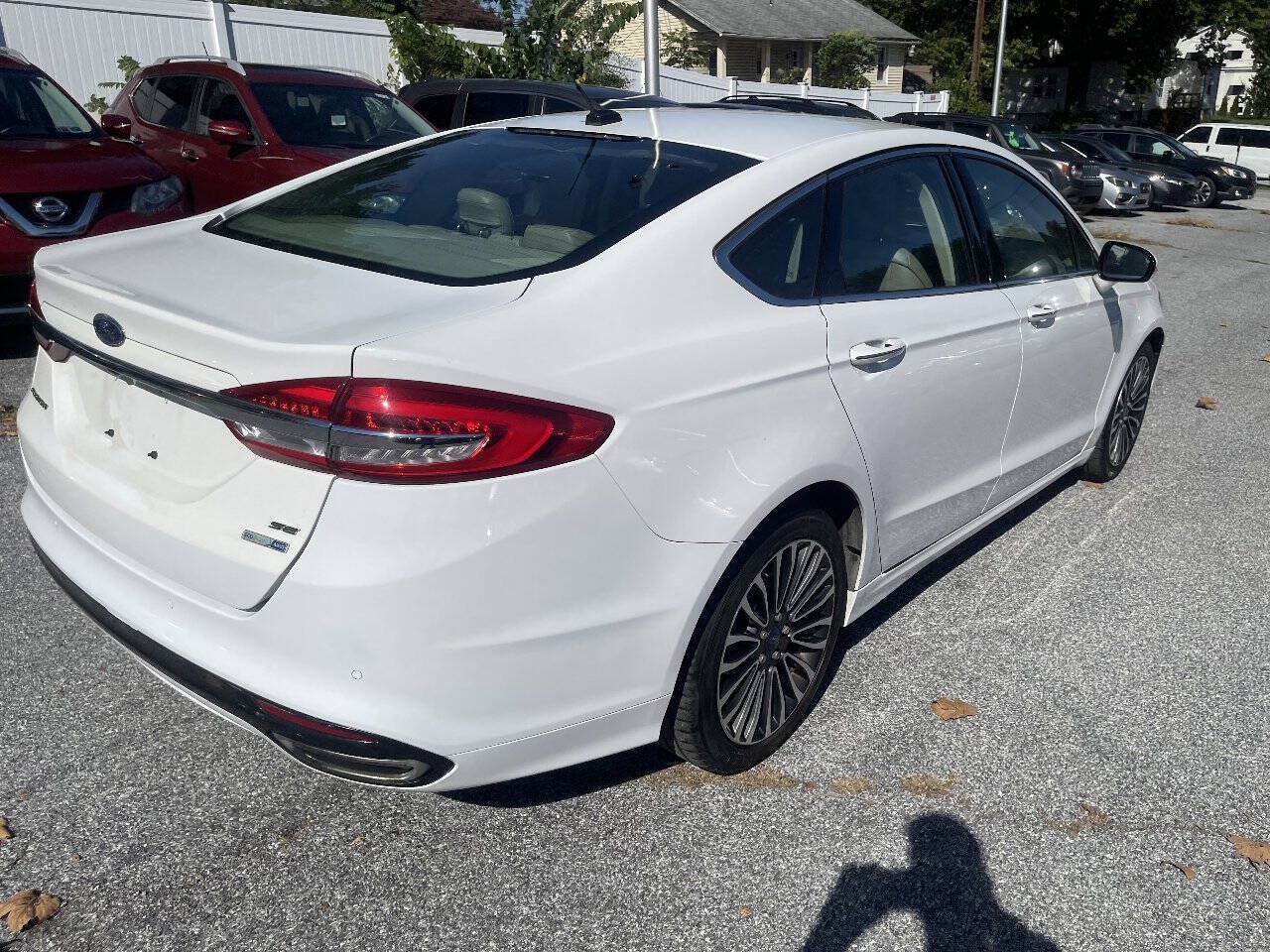 Used 2017 Ford Fusion SE w/ Fusion SE Technology Package AWD/4WD image 5
