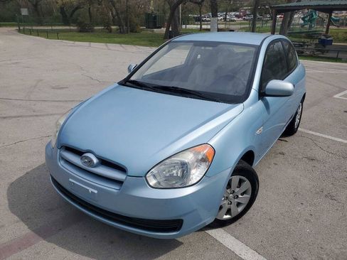 Used 2010 Hyundai Accent GS w/ Premium Pkg 3 FWD image 2
