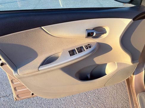 Used 2011 Toyota Corolla LE image 42