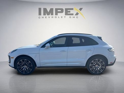 Used 2024 Porsche Macan AWD/4WD image 2
