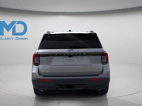 Used 2025 Ford Explorer Active image 10