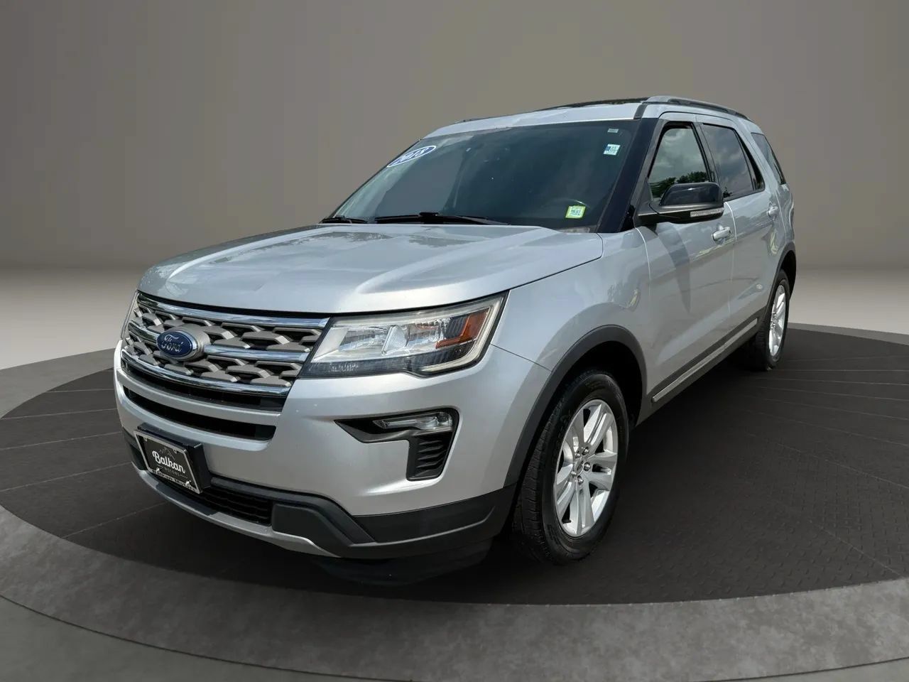 Used 2018 Ford Explorer XLT w/ Equipment Group 201A AWD/4WD image 14