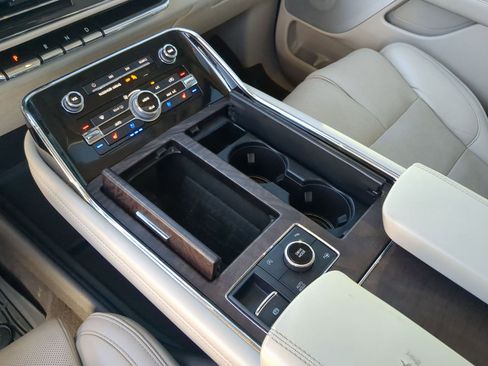 Used 2020 Lincoln Navigator Reserve w/ Luxury Package image 20