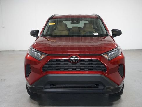 Used 2019 Toyota RAV4 LE FWD image 2