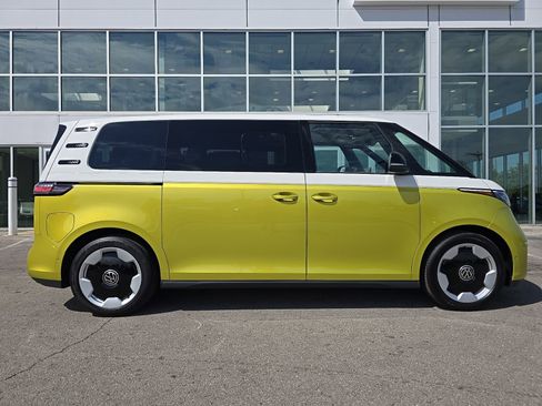 New 2025 Volkswagen ID. Buzz Pro S Plus image 2
