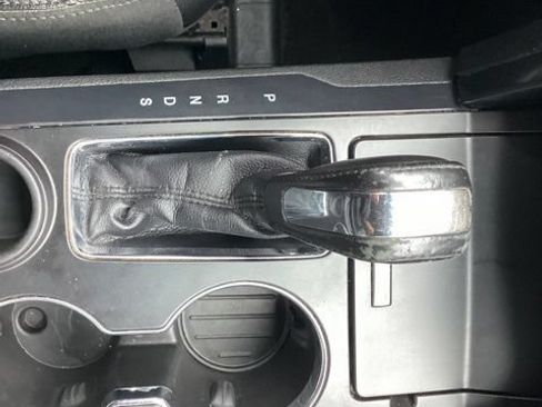 Used 2017 Ford Explorer XLT w/ Equipment Group 202A FWD image 21