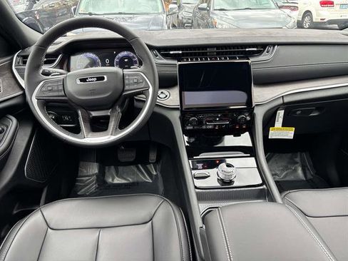 New 2025 Jeep Grand Cherokee Limited w/ Trailer Tow Package image 9