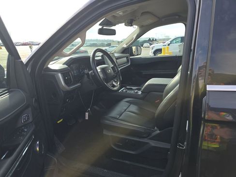 Used 2024 Ford Expedition Max XLT image 6