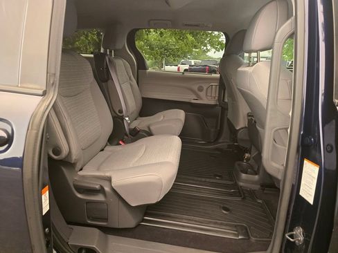 Used 2021 Toyota Sienna LE FWD image 13