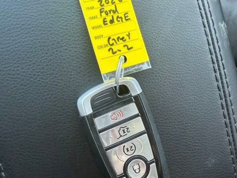 Used 2022 Ford Edge Titanium image 16