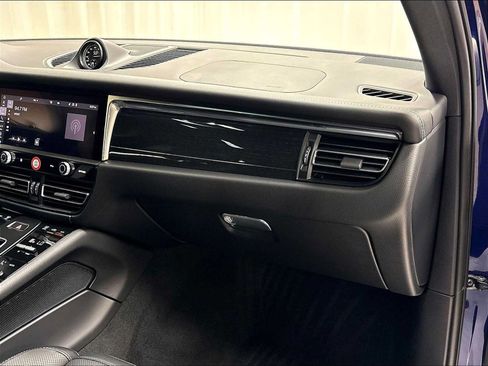 Used 2026 Porsche Macan AWD/4WD image 27