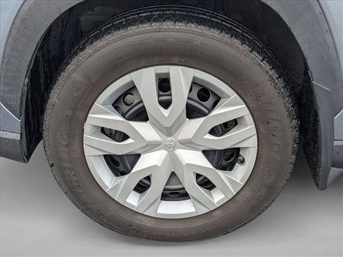 Used 2022 Toyota Corolla Cross L image 10