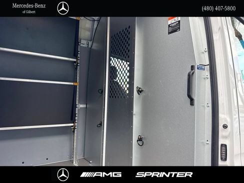 Used 2022 Mercedes-Benz Sprinter 2500 image 11