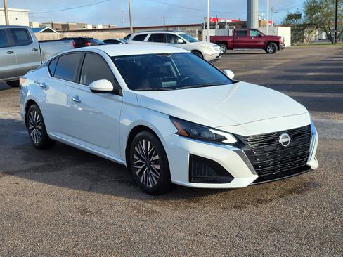 Used 2023 Nissan Altima 2.5 SV image 7