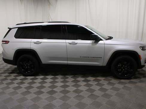 Used 2024 Jeep Grand Cherokee L Limited w/ Black Appearance Package AWD/4WD image 34