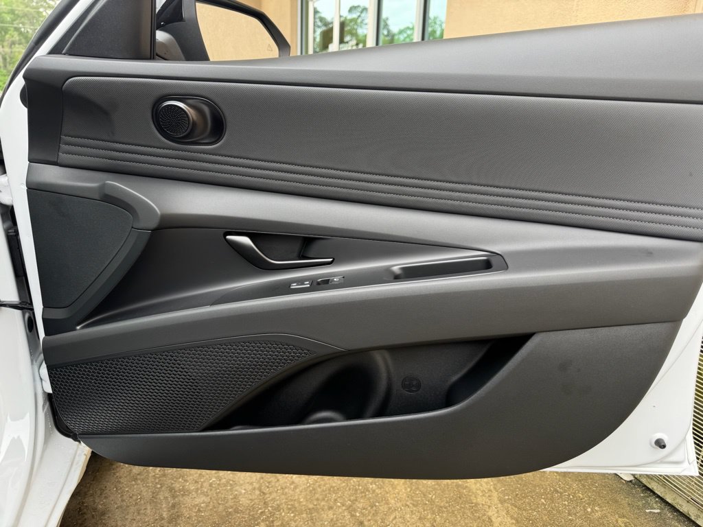 New 2025 Hyundai Elantra SEL FWD image 18
