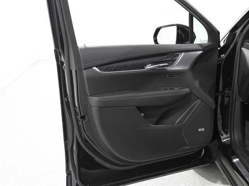 Certified 2023 Cadillac XT6 Premium Luxury w/ Technology Package image 4