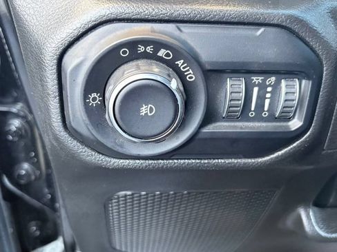 Used 2022 Jeep Wrangler Unlimited Sahara w/ LED Lighting Group AWD/4WD image 18