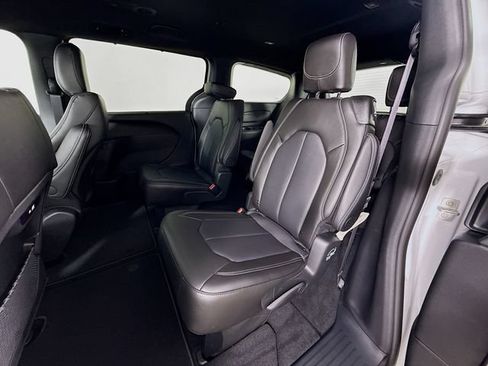 New 2027 Chrysler Pacifica Select FWD image 23