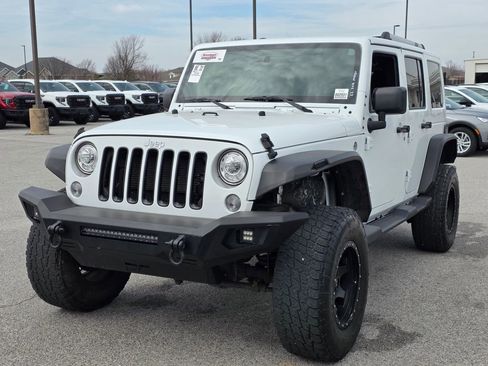 Used 2017 Jeep Wrangler Unlimited Sahara w/ Connectivity Group image 3