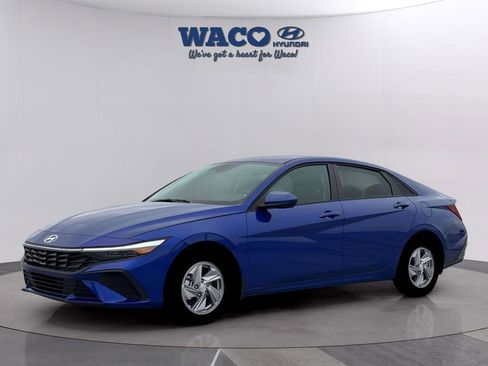 Used 2026 Hyundai Elantra SE w/ Cargo Package image 2