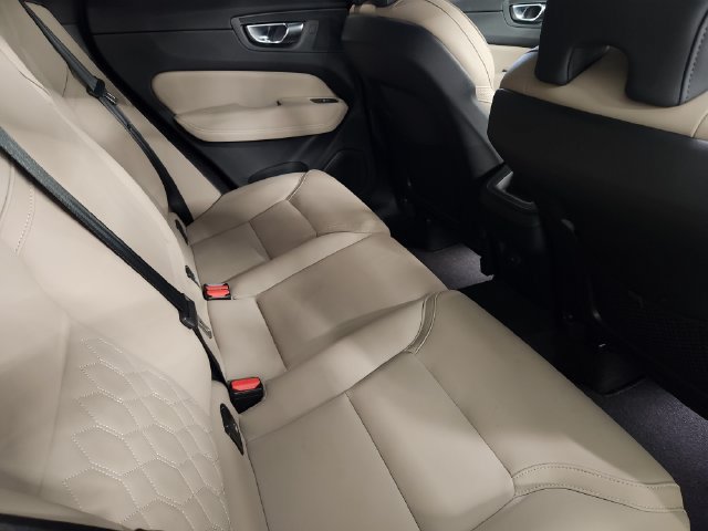 Certified 2026 Volvo XC60 B5 Plus AWD/4WD image 32