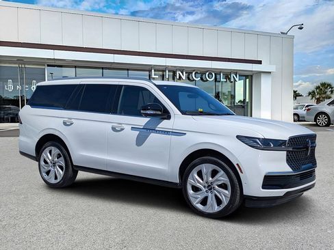 Used 2025 Lincoln Navigator Reserve AWD/4WD image 1