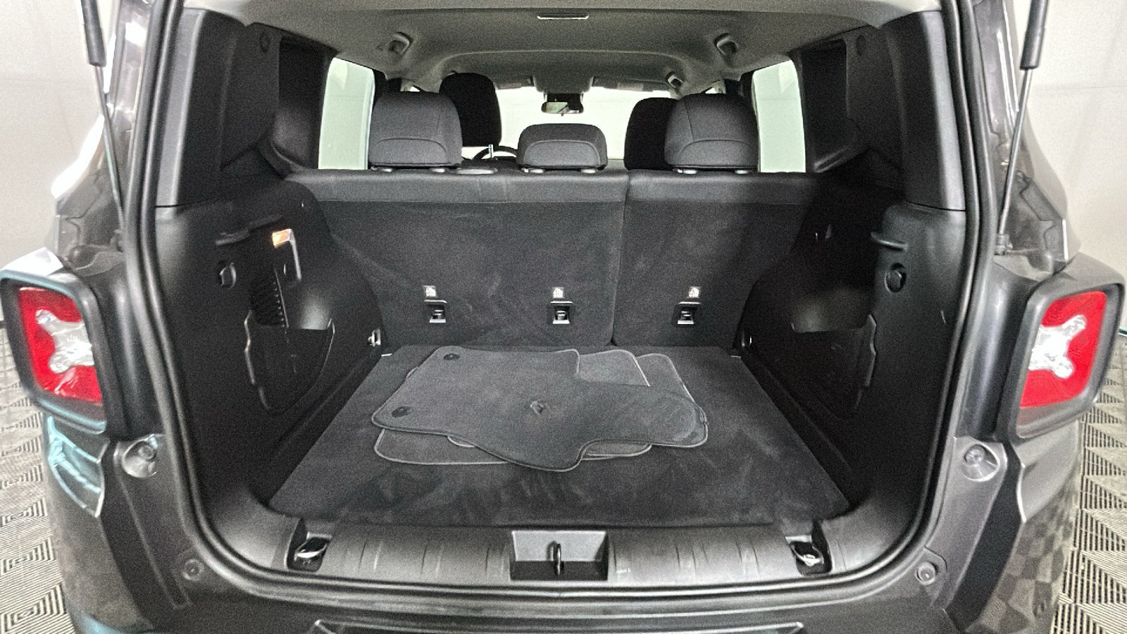 Used 2021 Jeep Renegade Sport FWD image 32