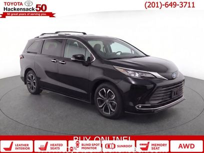 Used 2025 Toyota Sienna Platinum