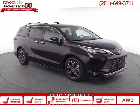 Used 2025 Toyota Sienna Platinum AWD/4WD image 1