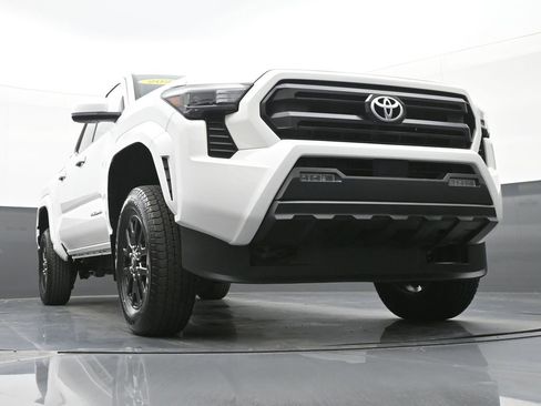 Used 2024 Toyota Tacoma SR5 AWD/4WD image 45