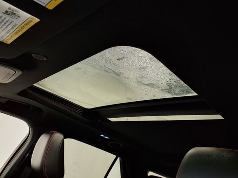 Used 2022 Ford Explorer ST-Line image 12