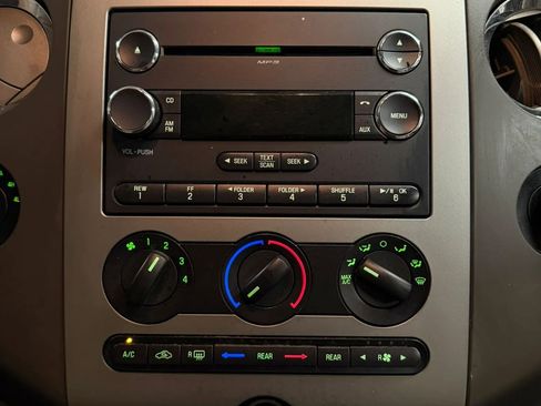 Used 2013 Ford Expedition XLT AWD/4WD image 17