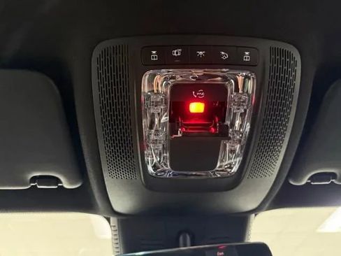 Used 2025 Mercedes-Benz GLB 250 image 17